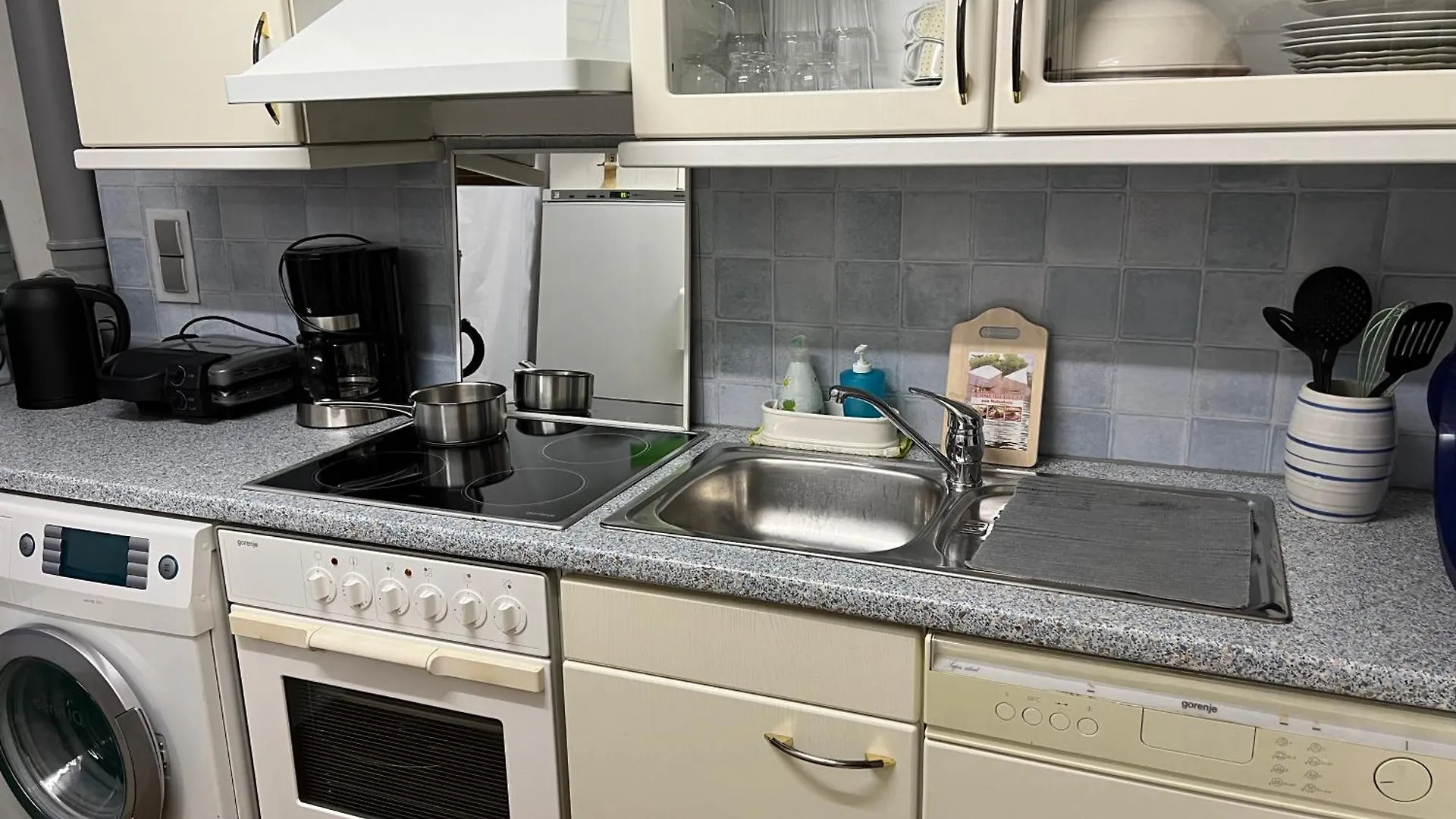 Homestay Zimmer Mit Eigenem Bad Und Kueche In Reihenhaus Munich