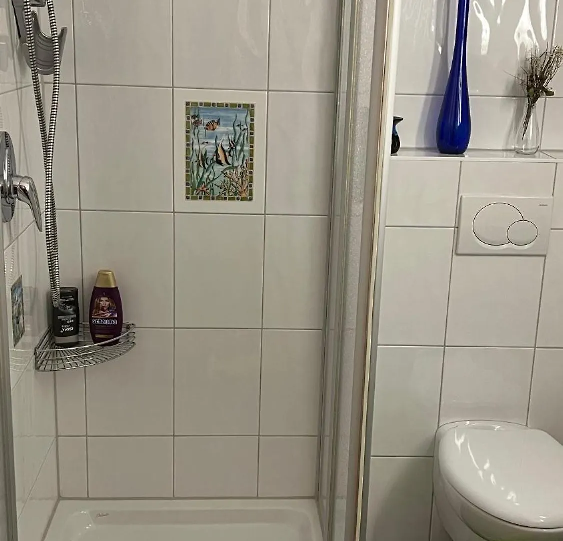 Zimmer Mit Eigenem Bad Und Kueche In Reihenhaus Munich Homestay