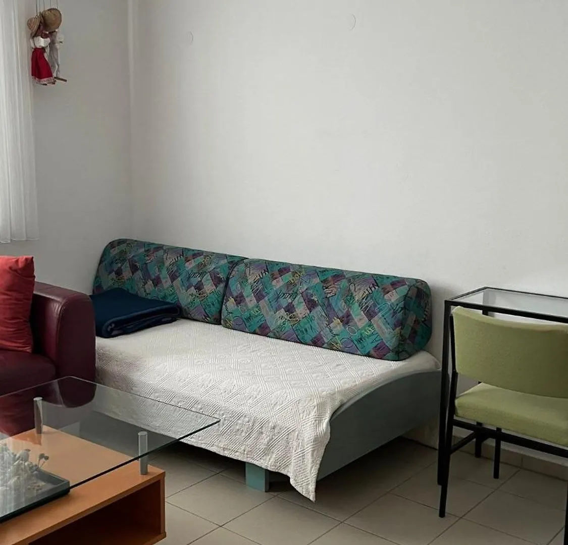 Zimmer Mit Eigenem Bad Und Kueche In Reihenhaus Munich 0*,  Germany
